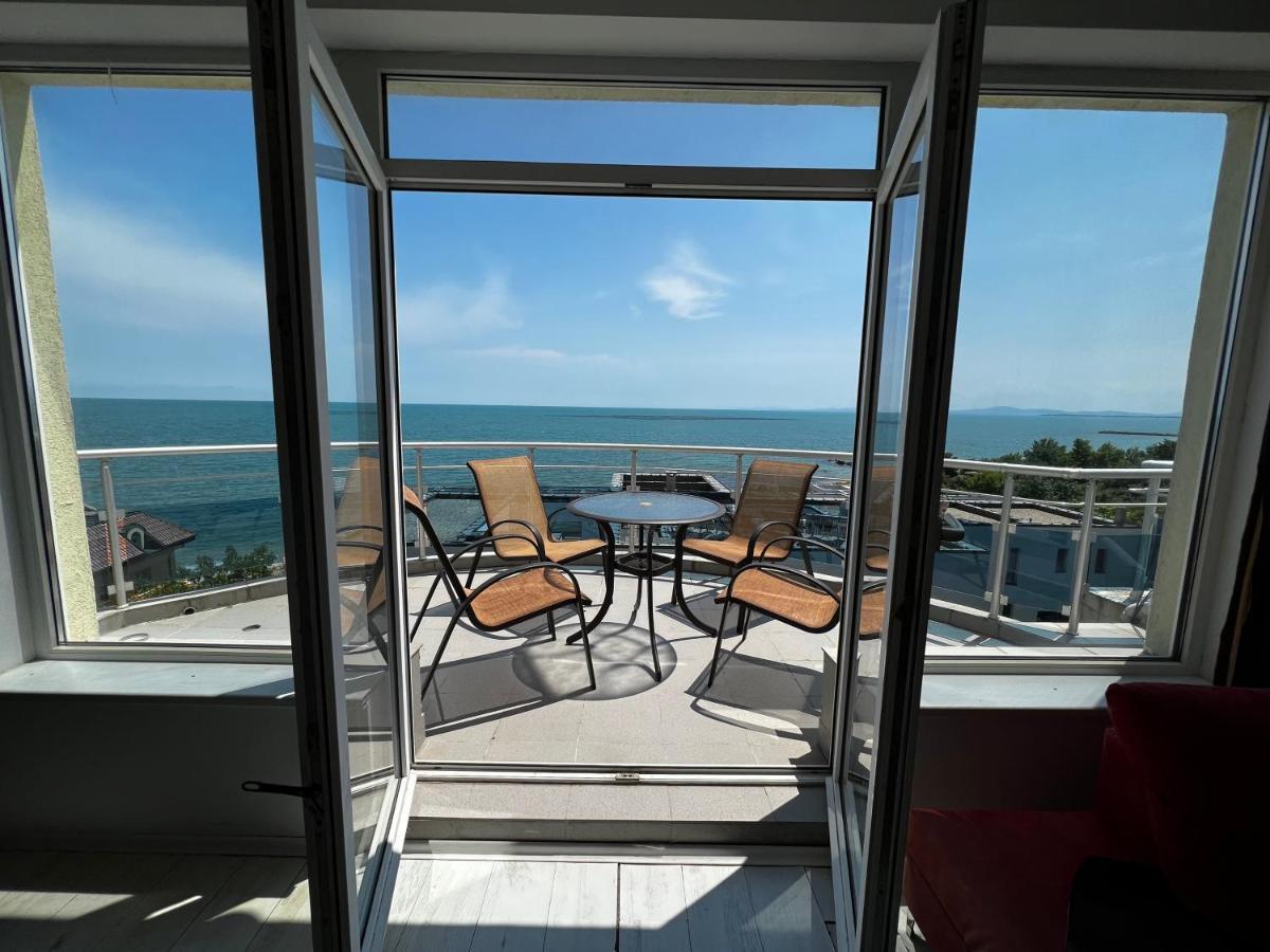 Modern Beachfront Apartment With Pool Ravda Exterior photo